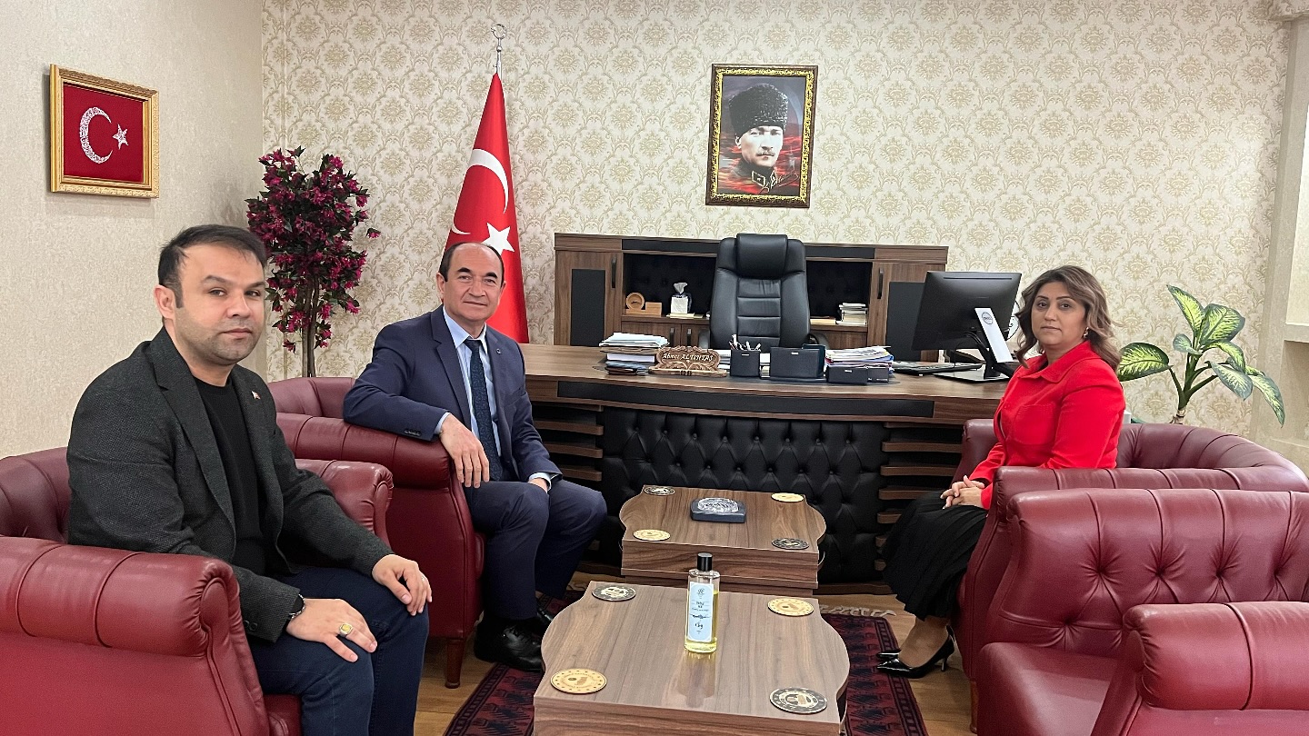 İl Müdürümüz Sayın Emine BÖÇKÜN, Gönen Kaymakamımız Sayın Ahmet ALTINTAŞ’ı Makamında Ziyaret Etti.