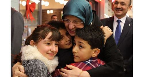 Bakan Ramazanoğlu çocuklarla sinemada buluştu