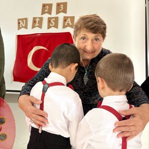23 Nisan Ulusal Egemenlik ve Çocuk Bayramı münasebetiyle huzurevlerimizdeki çınarlarımız ile çocuk evlerimizde hizmet alan çocuklarımız bayram coşkusunu beraber yaşadılar.  - fotoğraf 4