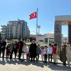 23 Nisan Ulusal Egemenlik ve Çocuk Bayramı, İl Müdürlüğümüze bağlı Sosyal Hizmet Merkezlerimiz tarafından geleceğimizin teminatı çocuklarımızın katılımıyla çeşitli etkinliklerle kutlandı. - fotoğraf 3