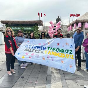 Otizmin Farkındayız, Ailecek Yanınızdayız - fotoğraf 1