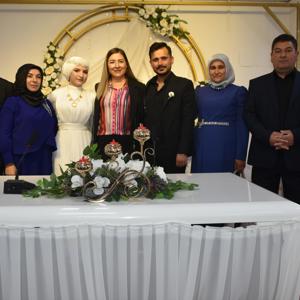 İl Müdürümüz Sayın Çiğdem AÇIKYILDIZ KAZEL, Evlenecek Gençlerin Desteklenmesi Projesi’nden faydalanan çiftimizin nikah törenine katıldı. - fotoğraf 8