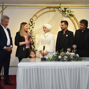 İl Müdürümüz Sayın Çiğdem AÇIKYILDIZ KAZEL, Evlenecek Gençlerin Desteklenmesi Projesi’nden faydalanan çiftimizin nikah törenine katıldı. - fotoğraf 3