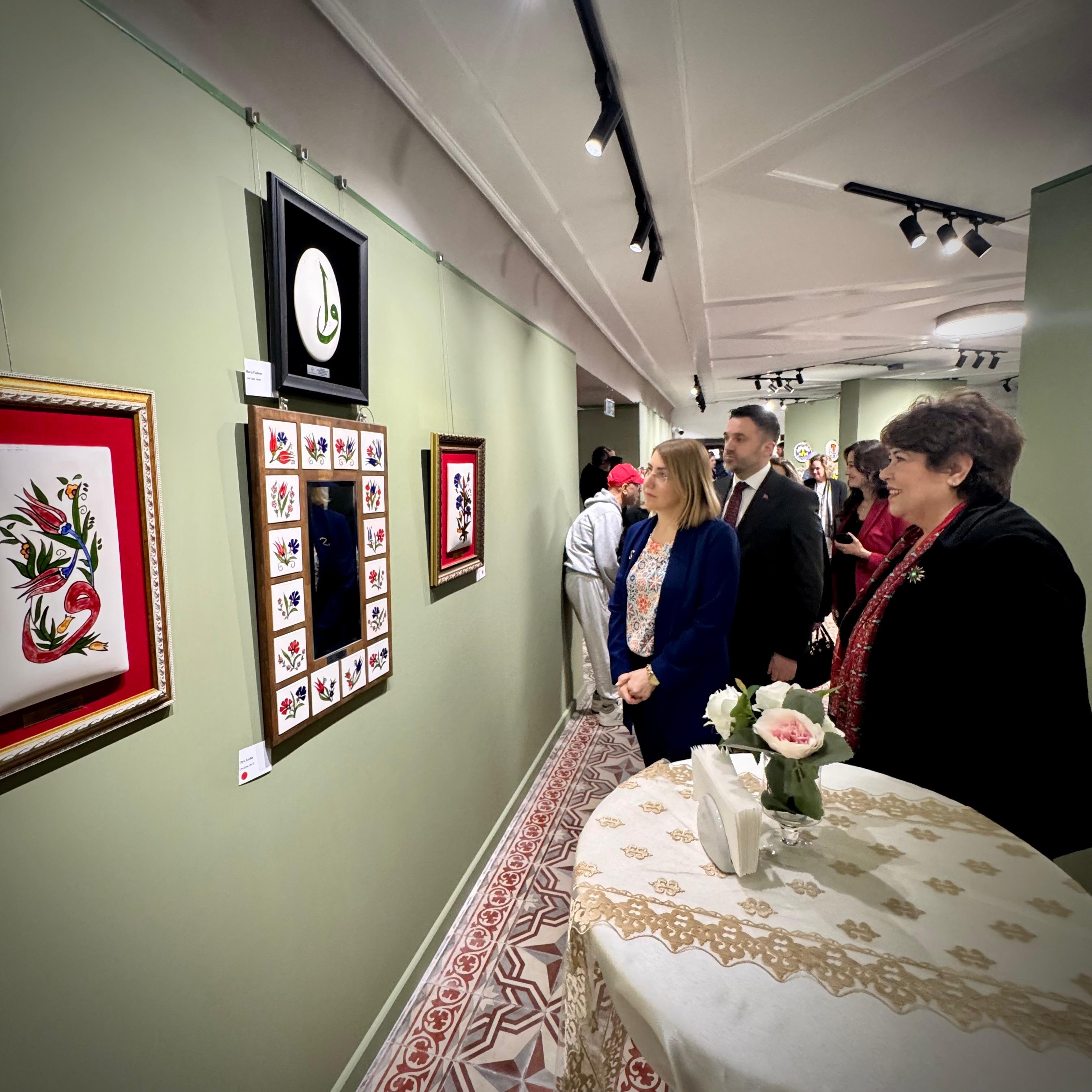 Dolmabahçe Sarayında açılan Resim Sergisi Vali Yardımcımız Sn. Serap ÖZMEN ÇETİN ve İl Müdürümüz Sn. Ömer TURAN’ın katılımıyla gerçekleşti.