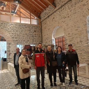 2025 Aile Yılı kapsamında "Ailemiz Geleneğimiz ve Değerlerimiz" temasıyla Şehit Yakını ve Gazi Ailelerimizle Beylerbeyi Sarayı ve Cam Müzesi gezisi düzenlenmiştir. - fotoğraf 2