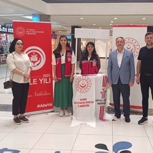 BatmanPark AVM’de yıl boyu devam edecek Aile Yılı faaliyetleri hakkında bilgi verildi ve broşür dağıtıldı. - fotoğraf 2