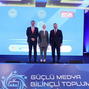 Bakanımız Mahinur Özdemir Göktaş, "Güçlü Medya, Bilinçli Toplum Zirvesi"nde konuştu - fotoğraf 4