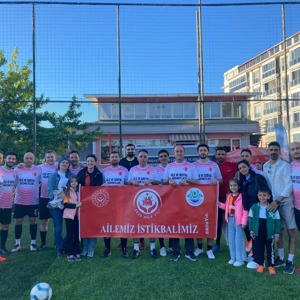 Futbol Maçında "Ailemiz İstikbalimiz" Ve "Kadına Şiddete Hayır" Pankartı Açıldı. - fotoğraf 1