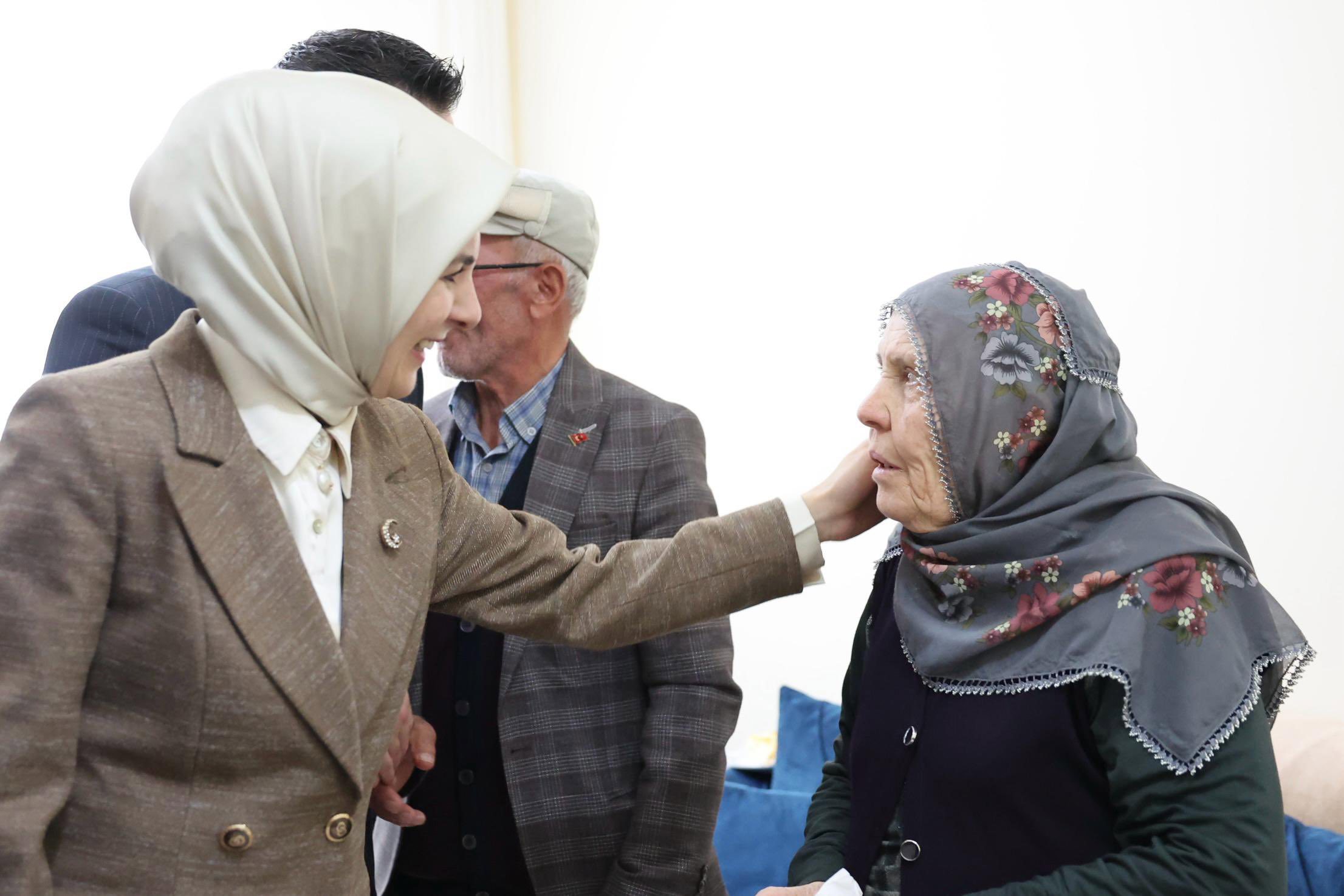 Bakanımız Sayın Mahinur Özdemir Göktaş’tan Aziz Şehitlerimizin Kıymetli Ailelerine Anlamlı Ziyaret. - fotoğraf 4