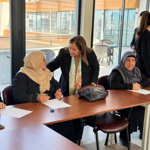 Aile ve Sosyal Hizmetler Bakan Yardımcımız Sn. Sevim SAYIM MADAK ve İl Müdürümüz Sn. Ömer TURAN, Bağcılar Belediyesi Vefahane Yaşam Merkezini ziyaret ettiler. - fotoğraf 1