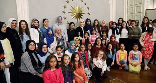 "Bir ülkenin geleceği, gençlerinin gayret, ideal ve vizyonuna bağlıdır. Şayet sizler bu önemli vazifenin bilincinde olursanız, ülkemizin geleceği parlaktır"