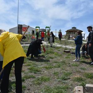 “Köklerimizle Geleceğe” mottosuyla ağaç dikme etkinliği gerçekleştirdik. - fotoğraf 5