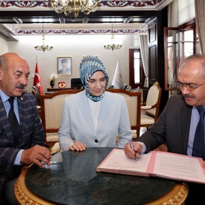 Valimiz Doç. Dr. Kübra Güran Yiğitbaşı öncülüğünde, İl Müdürlüğümüz ile Afyonkarahisar Düğün ve Toplantı Salonları İşletmecileri Yardımlaşma ve Dayanışma Derneği arasında protokol töreni düzenlendi. - fotoğraf 3