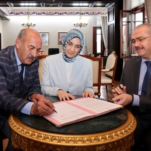 Valimiz Doç. Dr. Kübra Güran Yiğitbaşı öncülüğünde, İl Müdürlüğümüz ile Afyonkarahisar Düğün ve Toplantı Salonları İşletmecileri Yardımlaşma ve Dayanışma Derneği arasında protokol töreni düzenlendi. - fotoğraf 2