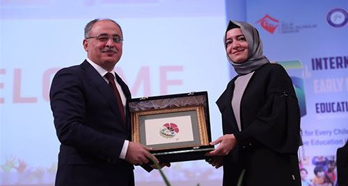 "Çocuklarımıza, beşeri sermayemizin güçlendirilmesini hedefleyen ve kadim medeniyetimizden ilham alan bir vizyon da sunmalıyız"