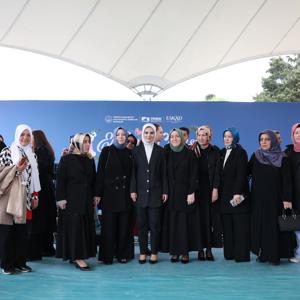 Bakanımız Göktaş, Pendik'te El Emeği Çarşısı ve "Kalpten Kadraja" fotoğraf sergisi açılışına katıldı - fotoğraf 2