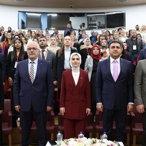 Aile ve Sosyal Hizmetler Bakanımız Göktaş, Ebeveynlik Zirvesi'nde konuştu - fotoğraf 3