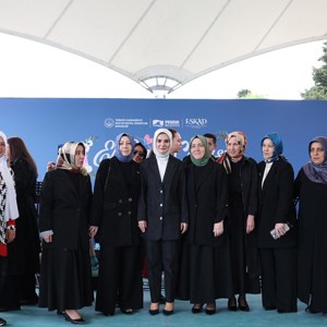 Bakanımız Göktaş, Pendik'te El Emeği Çarşısı ve "Kalpten Kadraja" fotoğraf sergisi açılışına katıldı - fotoğraf 2