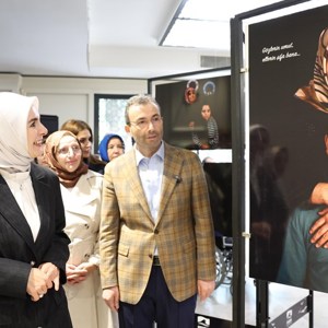 Bakanımız Göktaş, Pendik'te El Emeği Çarşısı ve "Kalpten Kadraja" fotoğraf sergisi açılışına katıldı - fotoğraf 7