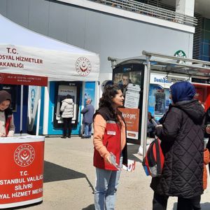 İl genelinde mobil sosyal hizmet noktalarında koruyucu ve önleyici sosyal hizmet modelleri hakkında farkındalık oluşturmuş, bilgilendirme ve broşür dağıtımı gerçekleştirilmiştir - fotoğraf 1