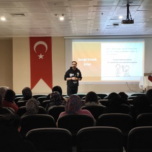 Aile Yılı kapsamında Kapadokya Öğrenci Yurdunda Evlilikte İletişim ve Sağlıklı Aile söyleşileri yapıldı. - fotoğraf 2