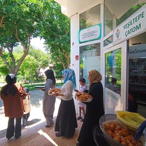 Yeşiltepe Çok Amaçlı Toplum Merkezi Aşçı Yardımcılığı kursuna devam eden Anneler Günü ve okul pikniği - fotoğraf 2
