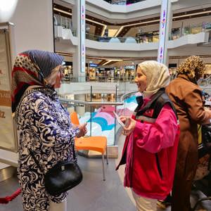 Aile Yılı, Aile odaklı Sosyal Hizmet Modelleri ve Engelli Haklarına ilişkin farkındalık oluşturmak adına bilgilendirme ve broşür dağıtımı çalışması gerçekleştirilmiştir. - fotoğraf 2