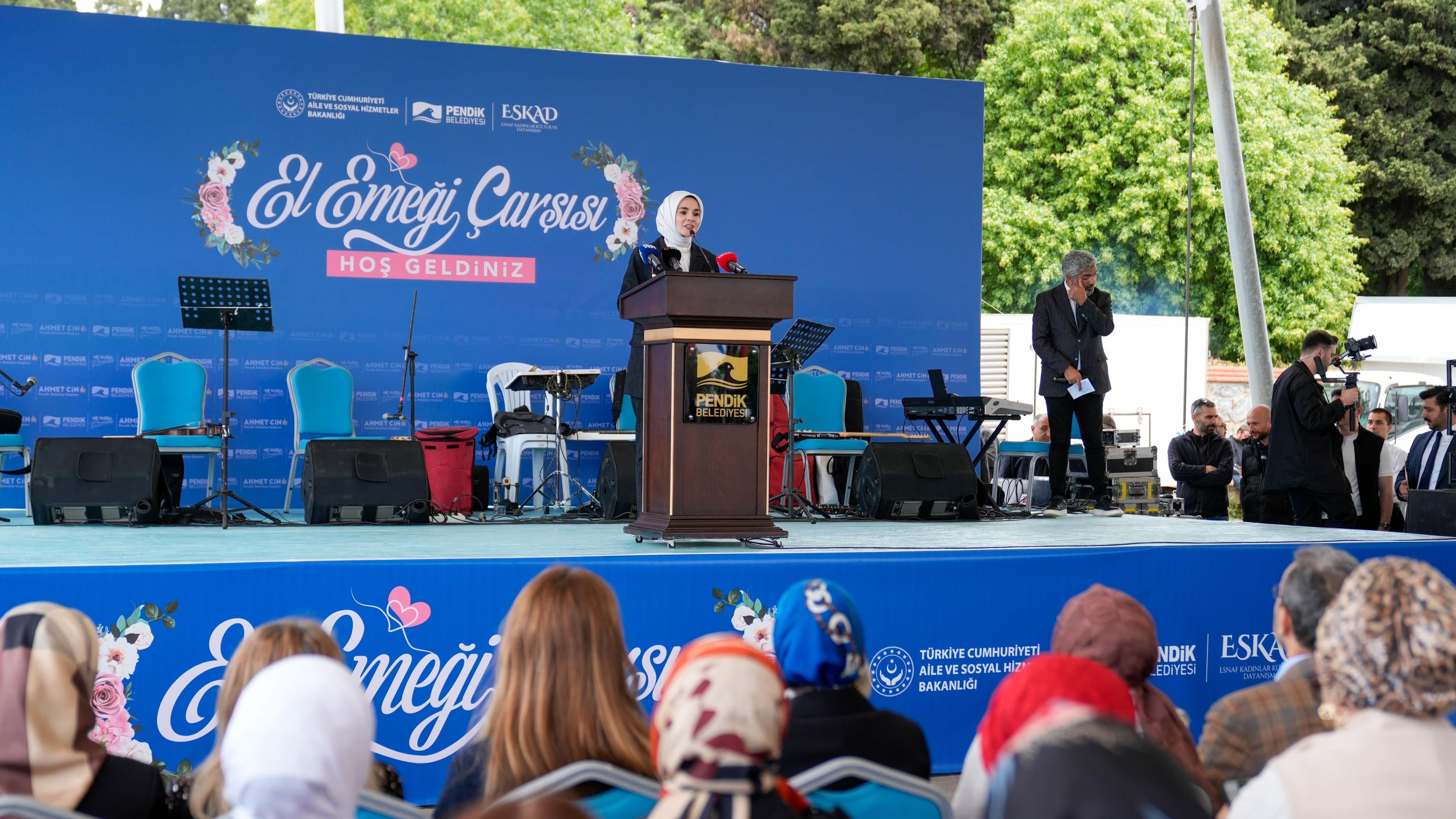 11 Mayıs Anneler Günü münasebetiyle düzenlenen “El Emeği Çarşısı” açılış töreni, Bakanımız Sayın Mahinur ÖZDEMİR GÖKTAŞ 'ın teşrifleriyle gerçekleştirildi. 