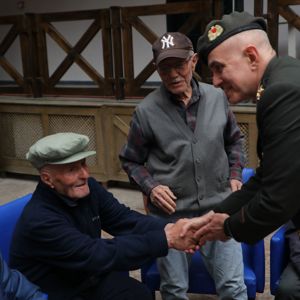 Tümgeneral Davut Ala’dan Atakum Huzurevi’ne Bayram Ziyareti   - fotoğraf 2