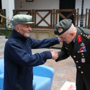 Tümgeneral Davut Ala’dan Atakum Huzurevi’ne Bayram Ziyareti   - fotoğraf 8