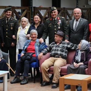 Tümgeneral Davut Ala’dan Atakum Huzurevi’ne Bayram Ziyareti   - fotoğraf 13