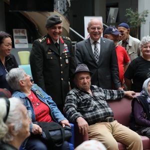 Tümgeneral Davut Ala’dan Atakum Huzurevi’ne Bayram Ziyareti   - fotoğraf 17