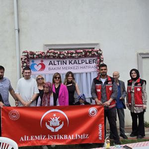 Keşan Beğendik Beldesi Altın Kalpler Bakım Merkezinde Aile Yili Pankarti Acidi.. - fotoğraf 1