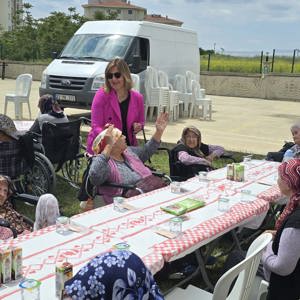 Keşan Beğendik Beldesi Altın Kalpler Bakım Merkezinde Aile Yili Pankarti Acidi.. - fotoğraf 4