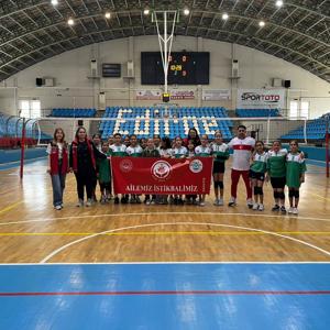 Voleybol Maçında Aile Yılı Pankartı Açıldı. - fotoğraf 1