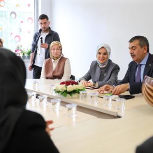 Bakanımız Göktaş, Bakan Tekin ile Kani Karaca Görme Engelliler İmam Hatip Anadolu Lisesi'ni ziyaret etti - fotoğraf 5