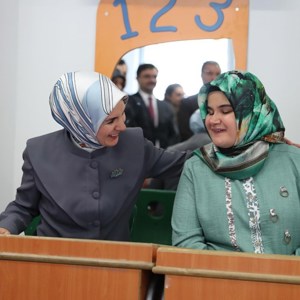 Bakanımız Göktaş, Bakan Tekin ile Kani Karaca Görme Engelliler İmam Hatip Anadolu Lisesi'ni ziyaret etti - fotoğraf 4