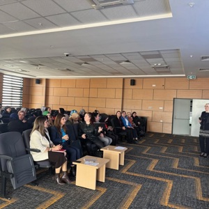 Tek Ebeveynli Ailelere Yönelik İletişim ve Dijital Güvenlik Semineri Gerçekleştirildi - fotoğraf 1