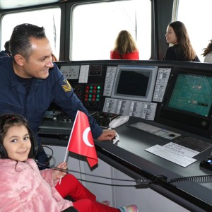 Şehit ve Gazi Ailelerine Denizden Bayram Kutlaması - fotoğraf 2