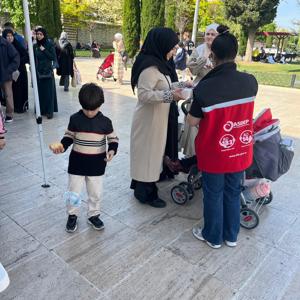 İl genelinde sahaya çıkan ekiplerimiz 15 Mayıs Uluslararası Aile Günü kapsamında, mobil sosyal hizmet noktalarında bilgilendirme ve broşür dağıtımı gerçekleştirilmiştir. - fotoğraf 2