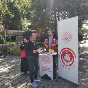 İl genelinde sahaya çıkan ekiplerimiz 15 Mayıs Uluslararası Aile Günü kapsamında, mobil sosyal hizmet noktalarında bilgilendirme ve broşür dağıtımı gerçekleştirilmiştir. - fotoğraf 4