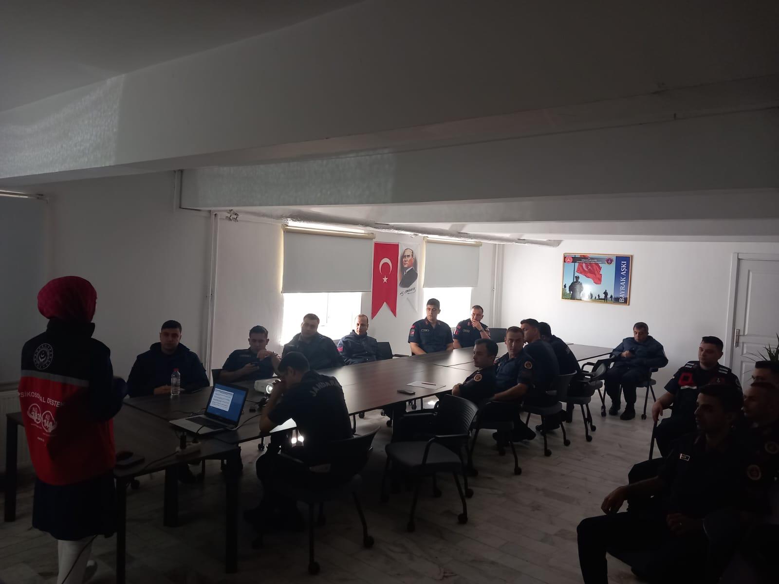 İl Müdürlüğümüz tarafından Türk Silahlı Kuvvetleri personeline ve vatani görevini yapan er ve erbaşlara yönelik 15 Mayıs Uluslararası Aile Günü kapsamında eğitim seminerleri gerçekleştirdik.