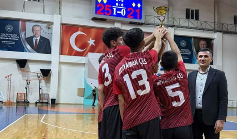 Erkek Voleybol Takımımız Türkiye Finalleri’ne Katılmaya Hak Kazandı