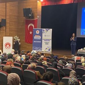 “Rota Yeniden Oluşturuluyor” Söyleşisiyle Dilek Cesur Vezirköprü ve Terme'de Ailelerle Buluştu - fotoğraf 6