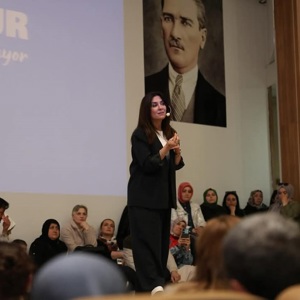 “Rota Yeniden Oluşturuluyor” Söyleşisiyle Dilek Cesur Vezirköprü ve Terme'de Ailelerle Buluştu - fotoğraf 9