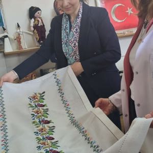 Valimiz Sayın Yunus SEZER'in eşi Canan SEZER Hanımefendi Yıldırım Sosyal Hizmet Merkezini ziyaret etti. - fotoğraf 5