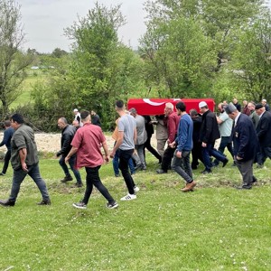 Kıbrıs Gazimiz Ahmet Türkmenoğlu Ebediyete Uğurlandı - fotoğraf 1