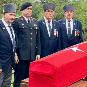 Kıbrıs Gazimiz Ahmet Türkmenoğlu Ebediyete Uğurlandı - fotoğraf 5
