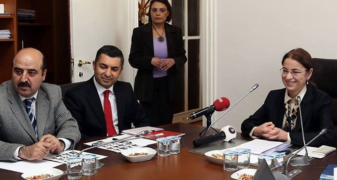 Bakan Ayşenur İslam, TBMM Kadına Yönelik Şiddetin Sebeplerini Araştırma Komisyonu'na bilgi sundu.