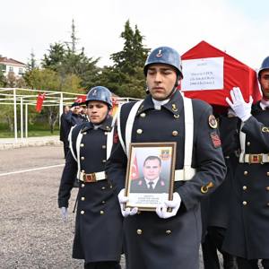 Şehit J.İs.Asb.II.Kad.Kd.Bçvş. Hüseyin Uzun için uğurlama töreni düzenlendi. - fotoğraf 3